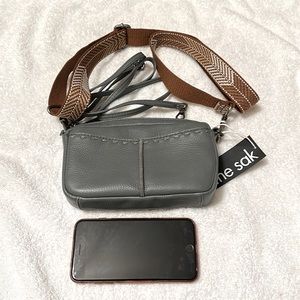 Cora smartphone crossbody